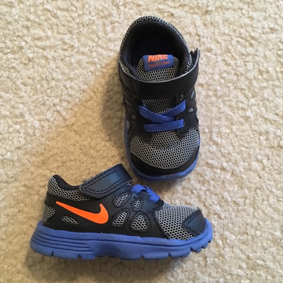 tennis shoes with velcro closures